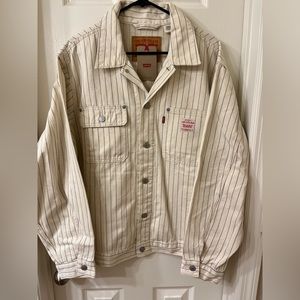 Levi’s Mens Trucker in cream/navy pinstripe